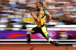 开云体育在线-绿茵与硬木的交响，当欧冠之夜遇见詹姆斯高光