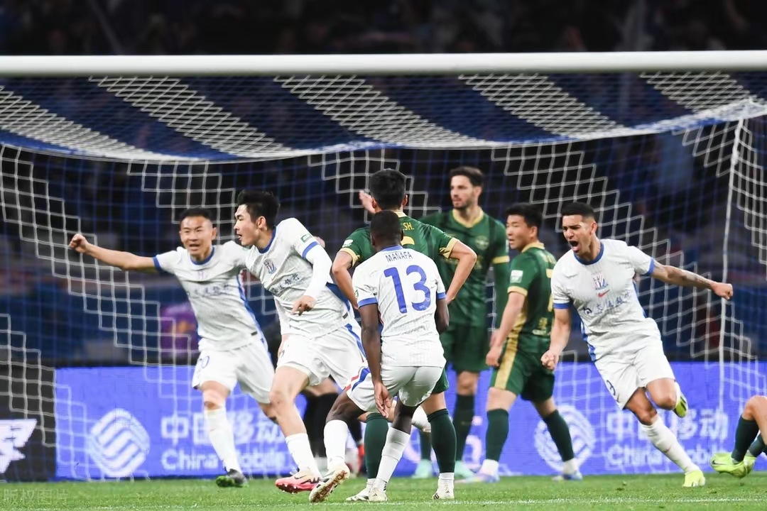 上海队在比赛中展现出顽强拼搏的精神，实现逆转胜利的简单介绍