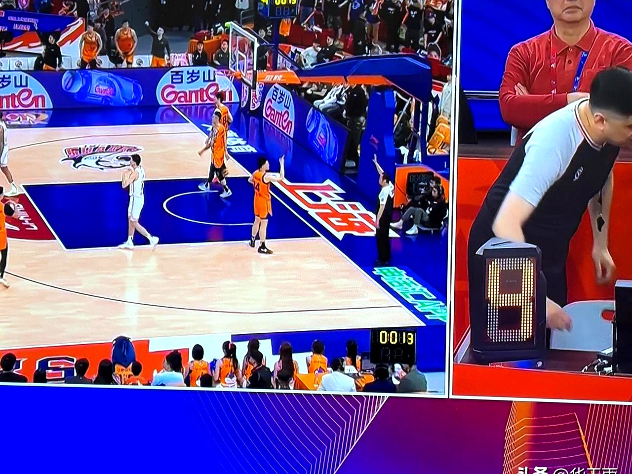 扣人心弦！比赛中双方球队展现出强烈对抗