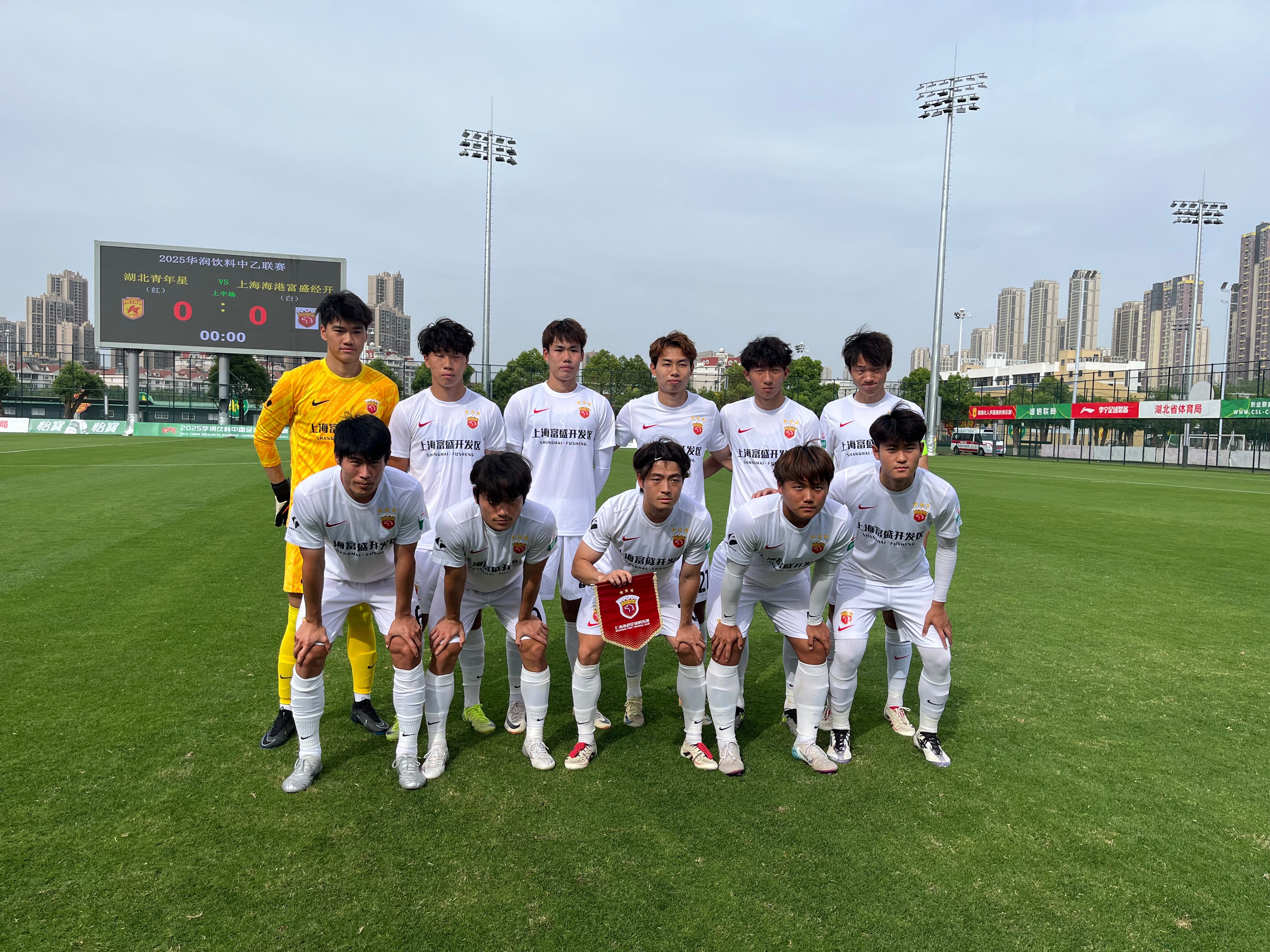 扣人心弦！比赛中双方球队展现出强烈对抗