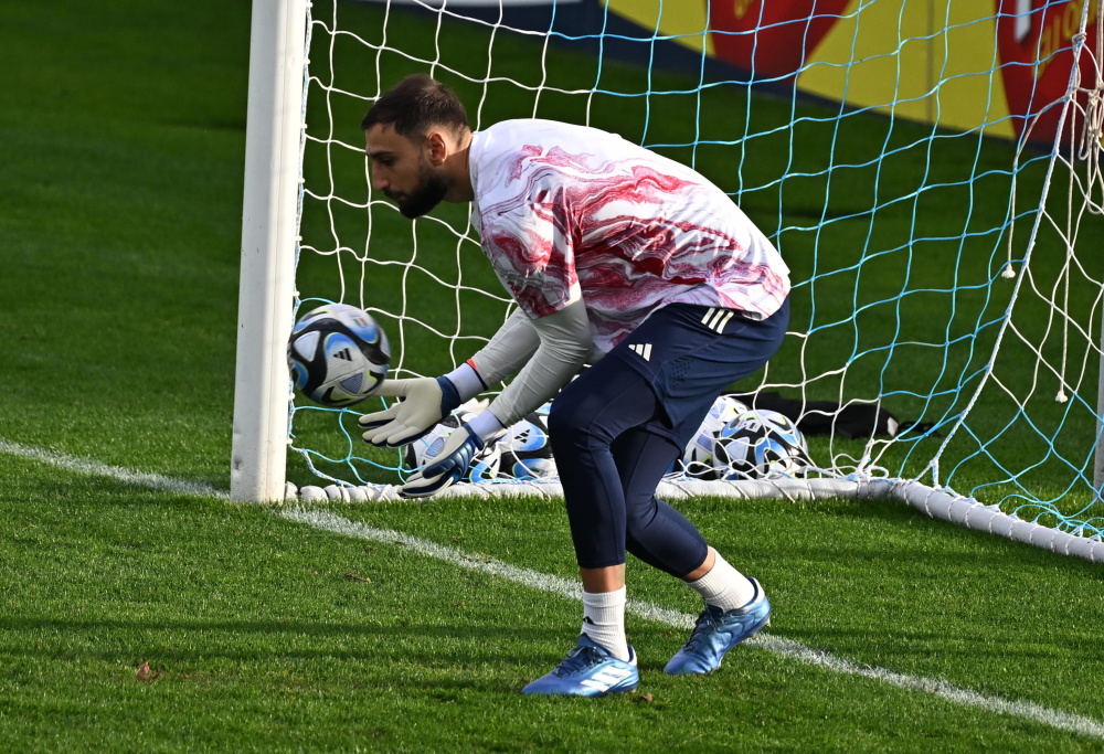 包含意大利队队内关系融洽，备战欧预赛比赛的词条