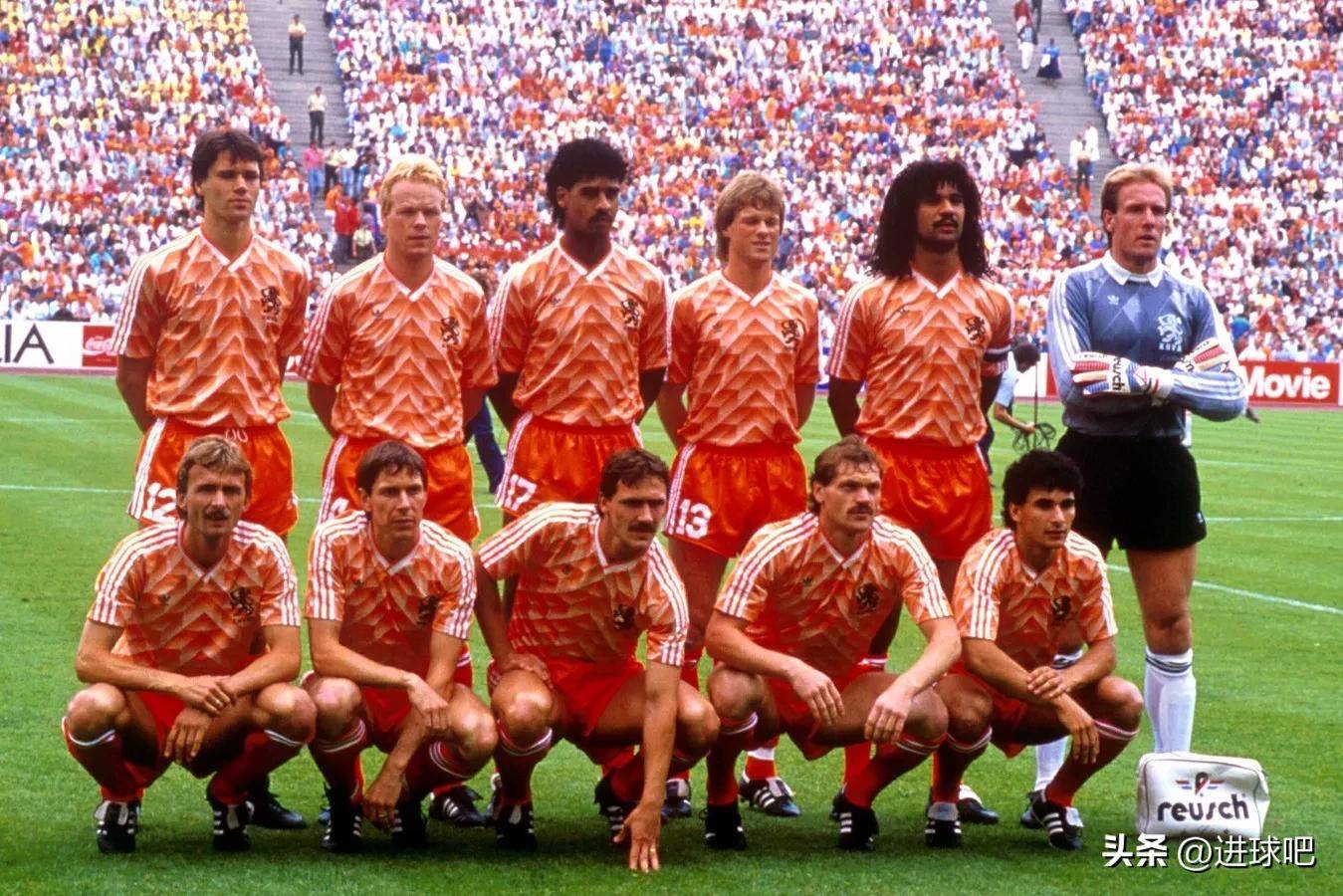 荷兰队在激烈对决中晋级，备战欧洲杯赛事