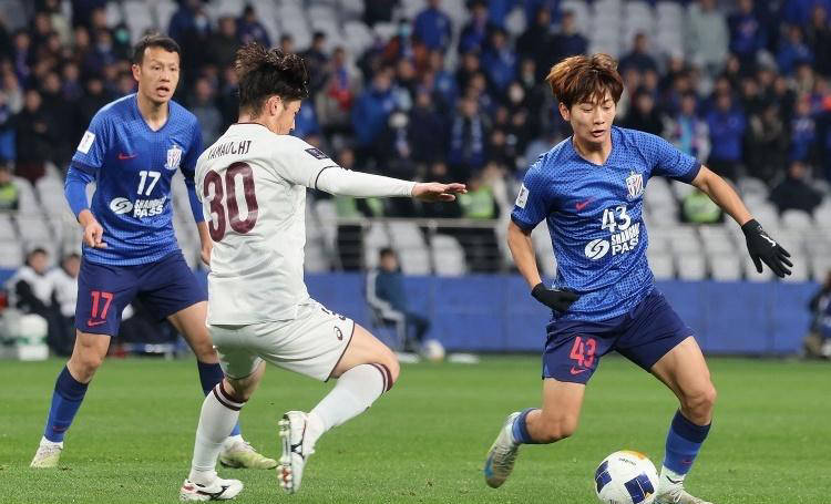 亚冠比赛中出现年轻球员的耀眼表现