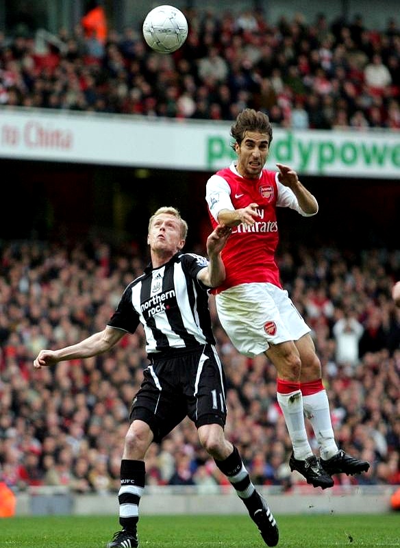 包含阿拉维斯击败对手，信心满满迎接未来的词条