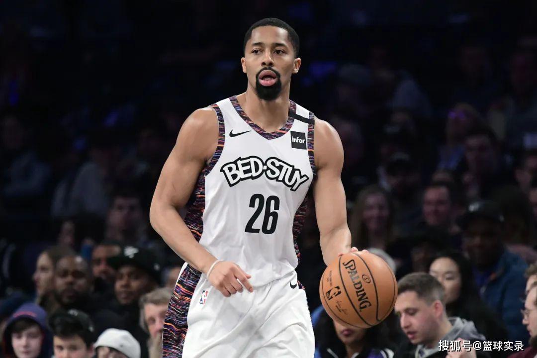 包含非洲篮球联赛探讨运动员身心健康问题，备受关注的词条