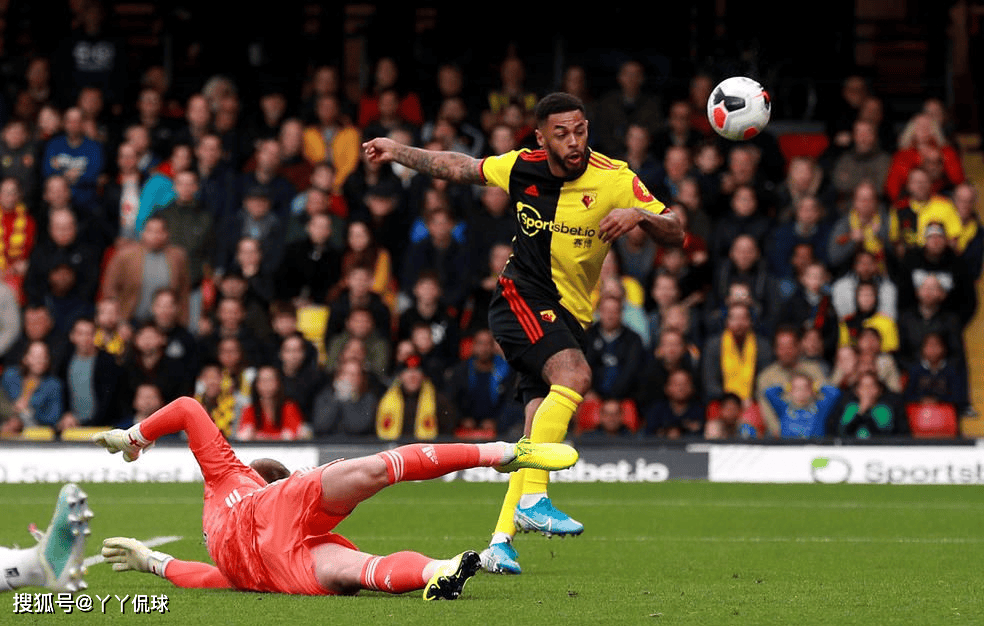 激烈角逐，球员全力以赴拼搏