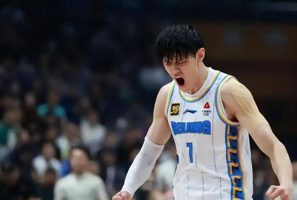 球队内线球员在关键时刻挺身而出的简单介绍