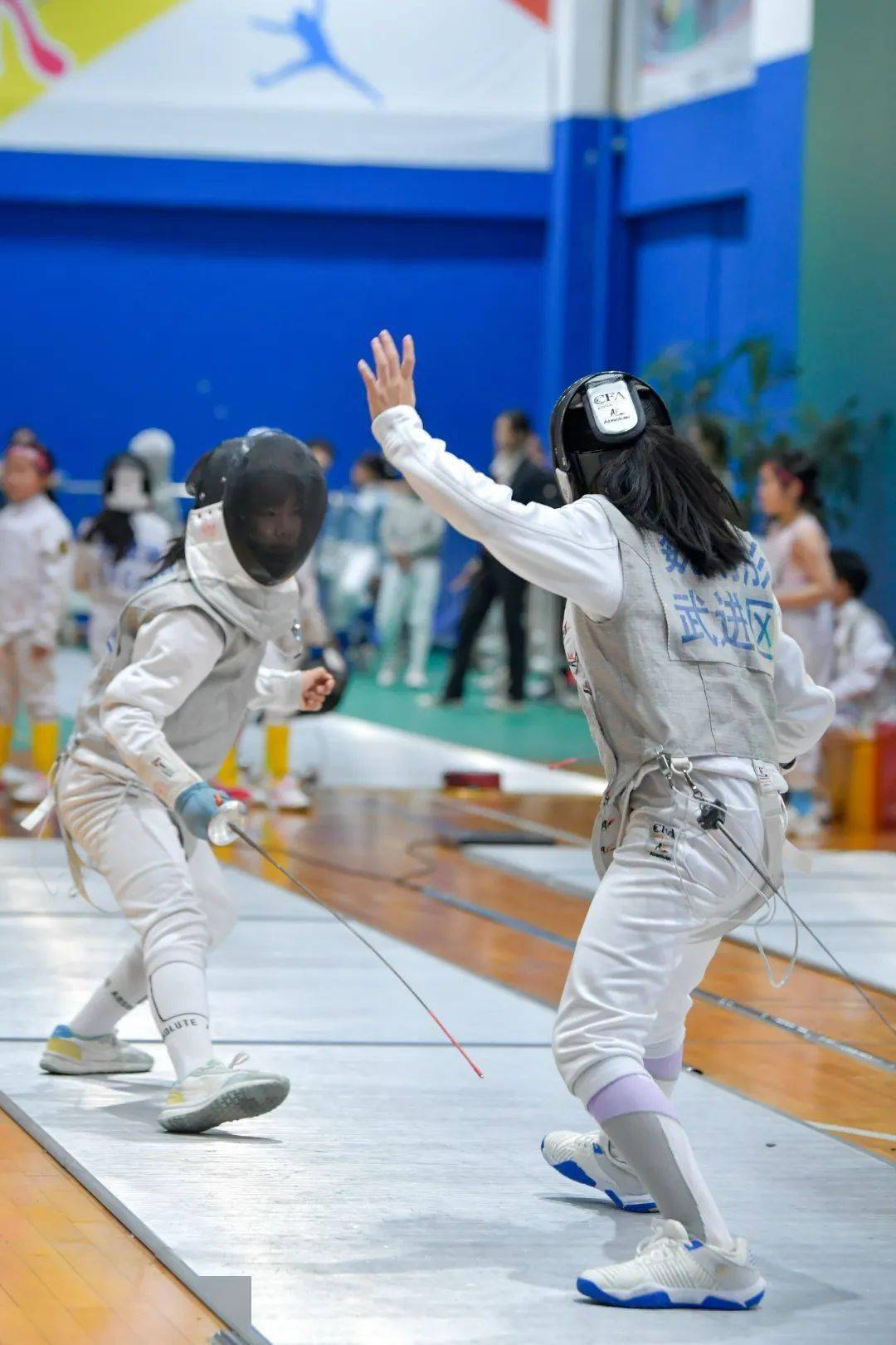 热血激战:英国和法国击剑选手赛场上建功 热血激战:英国和法国击剑选手赛场上建功