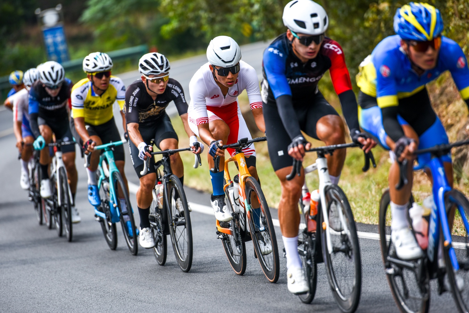 关于湖北队在比赛中展现出灵活多变的战术，取得比赛胜利的信息