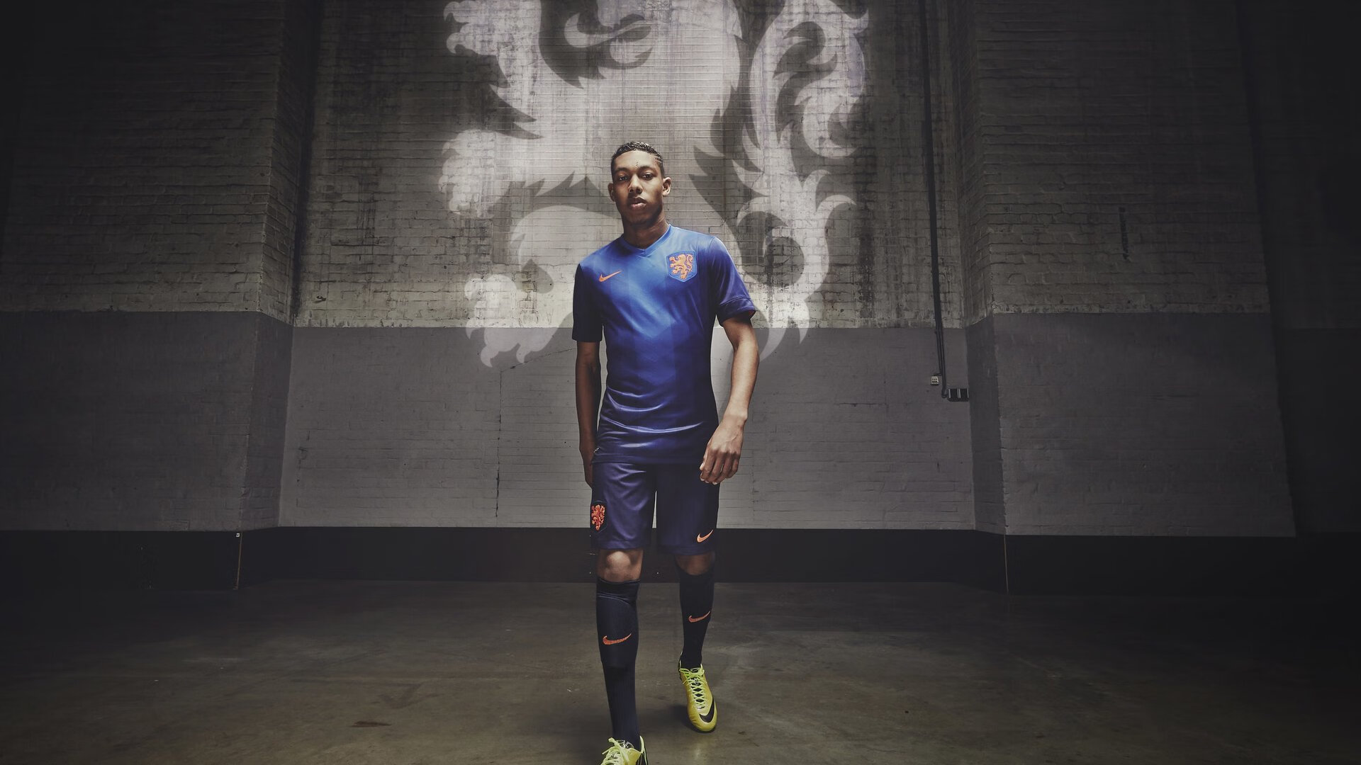 极速与篮网的跨界交响，当F1街道赛焦点战遇见篮网斩落太阳